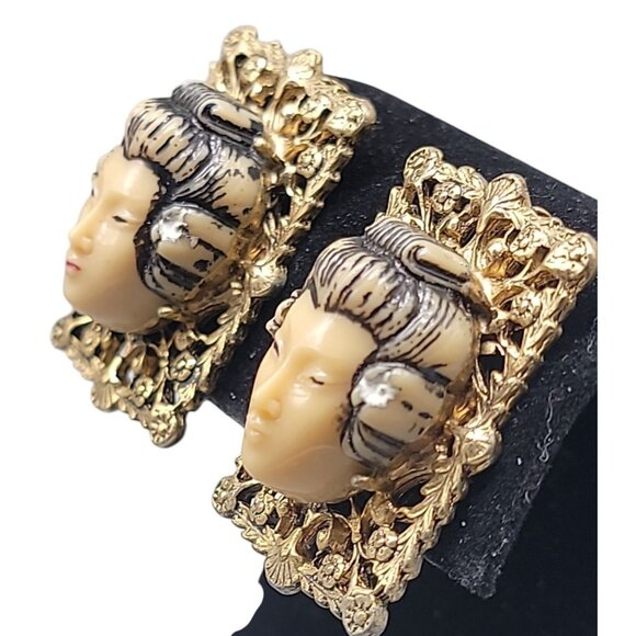 Selro Asian Geshi Clip On Earring Lucite Lady 3D Rectangle Filigree Vintage - Picture 4 of 10